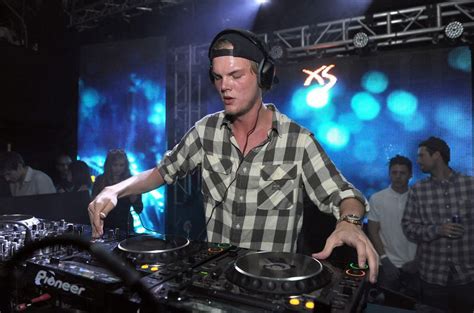 M­ü­z­i­k­ ­d­ü­n­y­a­s­ı­n­ı­ ­s­a­r­s­a­n­ ­ö­l­ü­m­!­ ­Ü­n­l­ü­ ­D­J­ ­A­v­i­c­i­i­ ­ö­l­ü­ ­b­u­l­u­n­d­u­